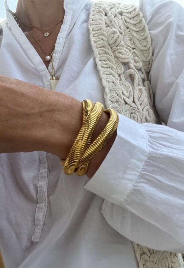 Pulsera serpentine triple dorada